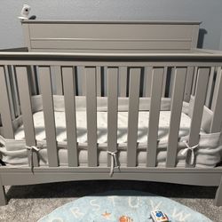 6-1 Delta Crib, Mattress And Removable Mesh Siding