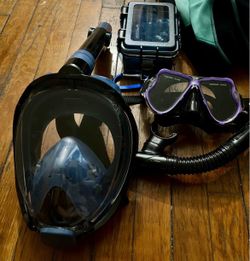 Snorkeling Gear Set with Two Masks
