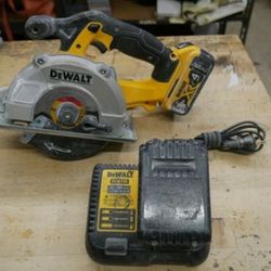 DEWALT 20V DCS373 METAL CUTTING CIRCULAR SAW W 4AH BATTERY (2) CHARGER DCB115. USED. TESTED. 