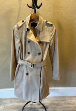 Banana Republic - women’s small Trench Coat with belt tan color light use - rain car women