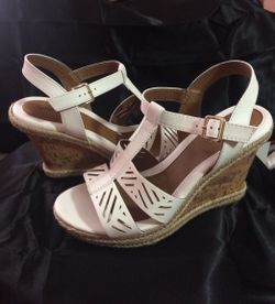 Beautiful white sandal wedges size 9
