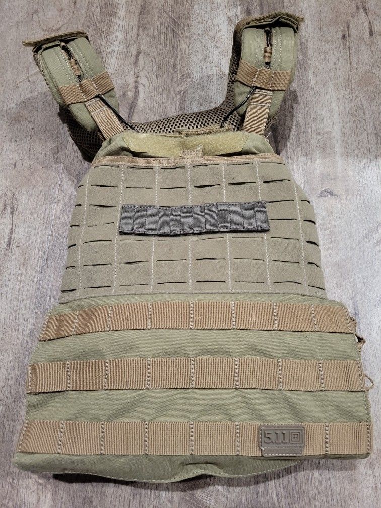 5.11 TACTEC PLATE CARRIER & 2 X 13.75lbs ROGUE USA CAST WEIGHT VEST PLATES