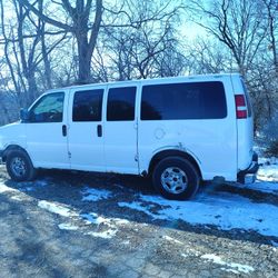2004 Chevy Van 12 Passengers Awd
