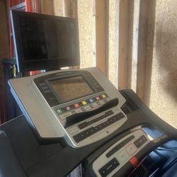 Freemotiob Treadmill with TV for Sale