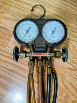 A/C Guages Manifold Set With Lines Robinair Yellow Jacket