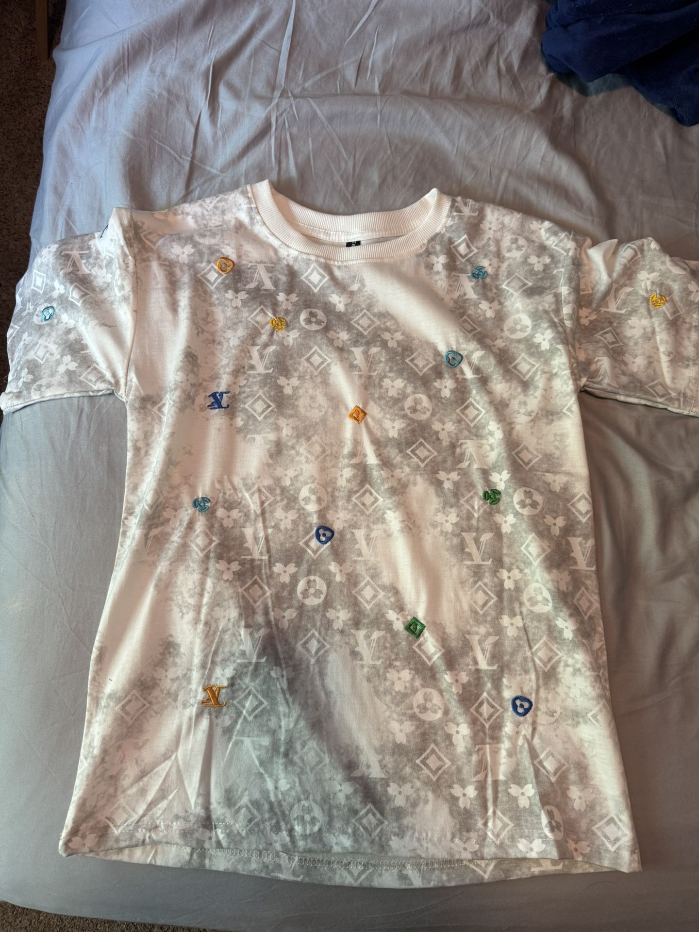 White Louis Vuitton shirt size large