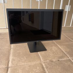  LG UltraFine 27” 5K Monitor – Adjustable Stand – $300 (Los Feliz)