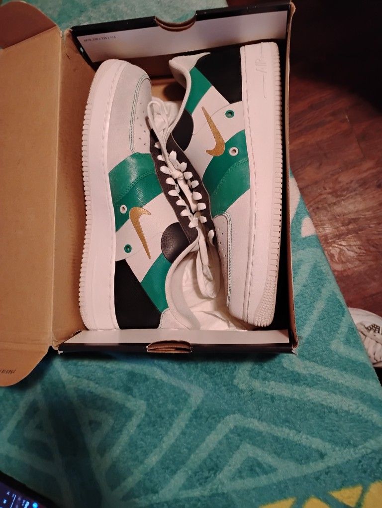 Size 11 Color White Green Black