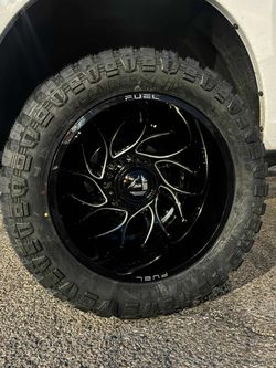22" Dually Rims And Tires 35/1250/22 MT