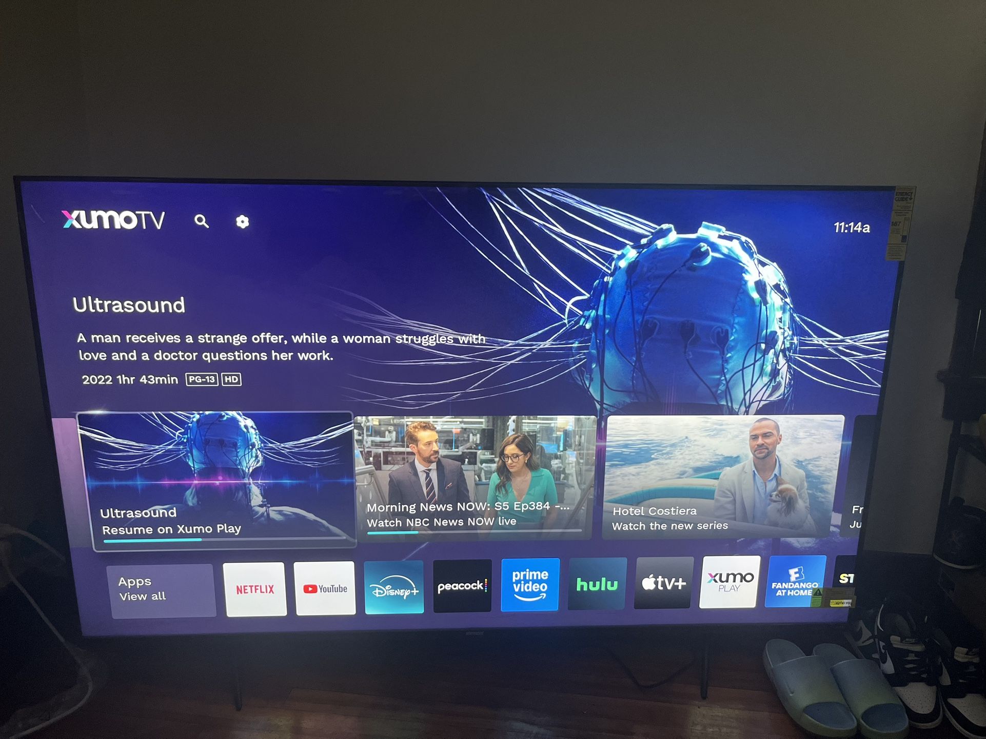 Element Xumo Frameless Tv