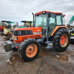 kubota 110 4x4 ac cab tractor great condition 