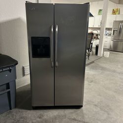 Whirlpool Refrigerator Excellent Condition
