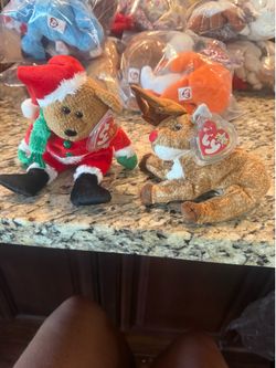 Beanie Babies Roxie and Kringle. MINT