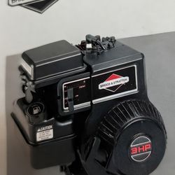 VTG 1992 BRIGGS & STRATTON 3 HP MODEL 80200 ENGINE HORIZONTAL SHAFT CLEAN TANK.