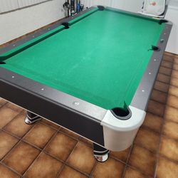 $250  Billard Table 7.5ft X 50 Inches With Accessories