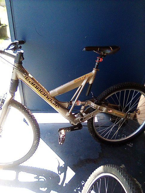 Cannondale Super V800 Mountain Trail Bike For Sale