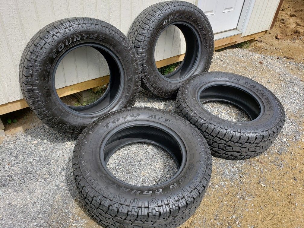 275/65R18 Newer tires, only driven on for a month.