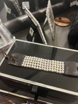 Women Leather and Pearls Bracelet 