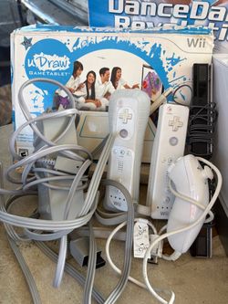 Nintendo Wii Console Bundle with Controllers and Accessories