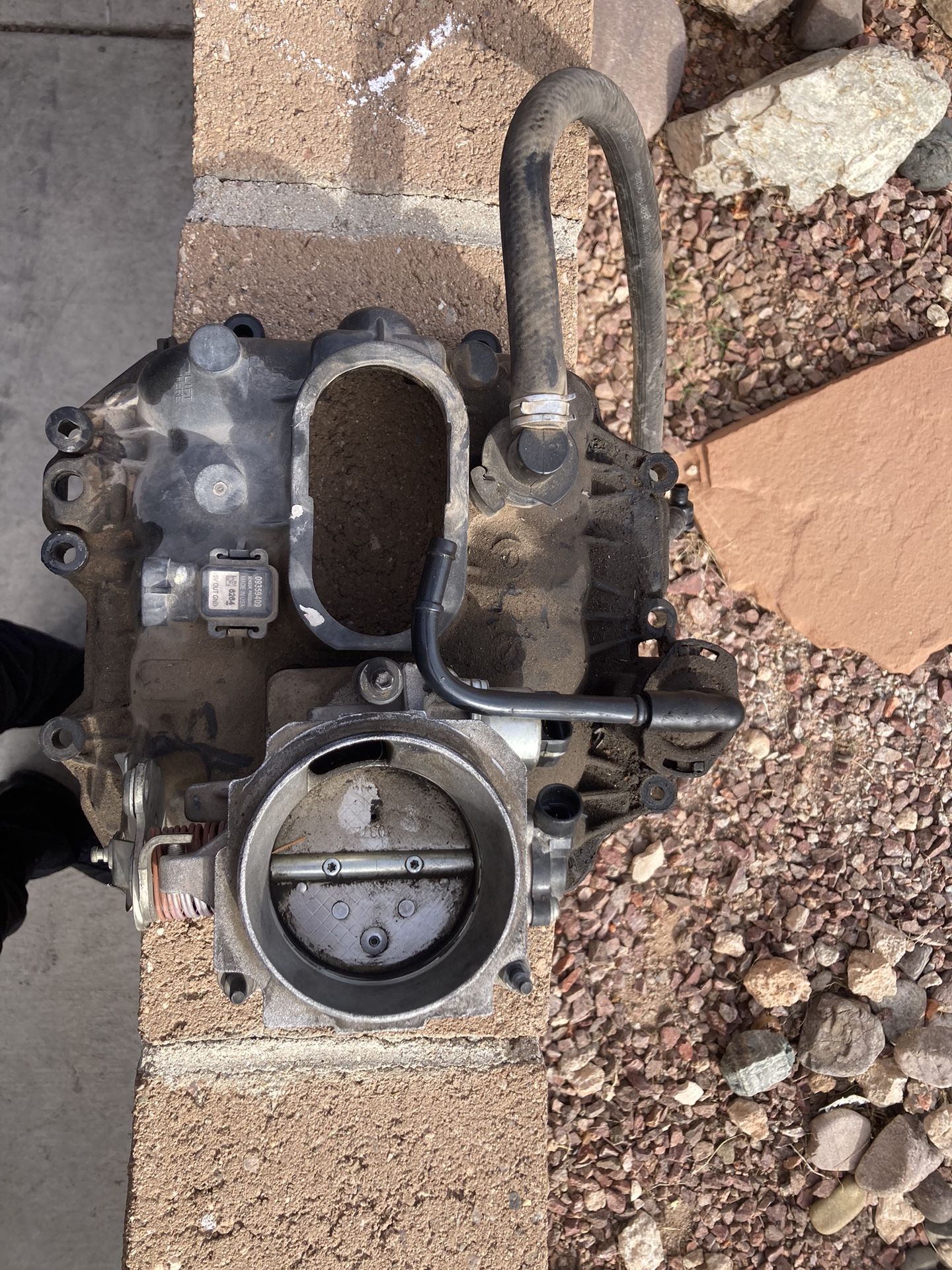  4.3 ENGINE Manifold Intake With Throttle  Body