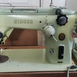 Singer Sewing Machine 