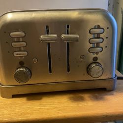 Four Slice Toaster Works Well $10