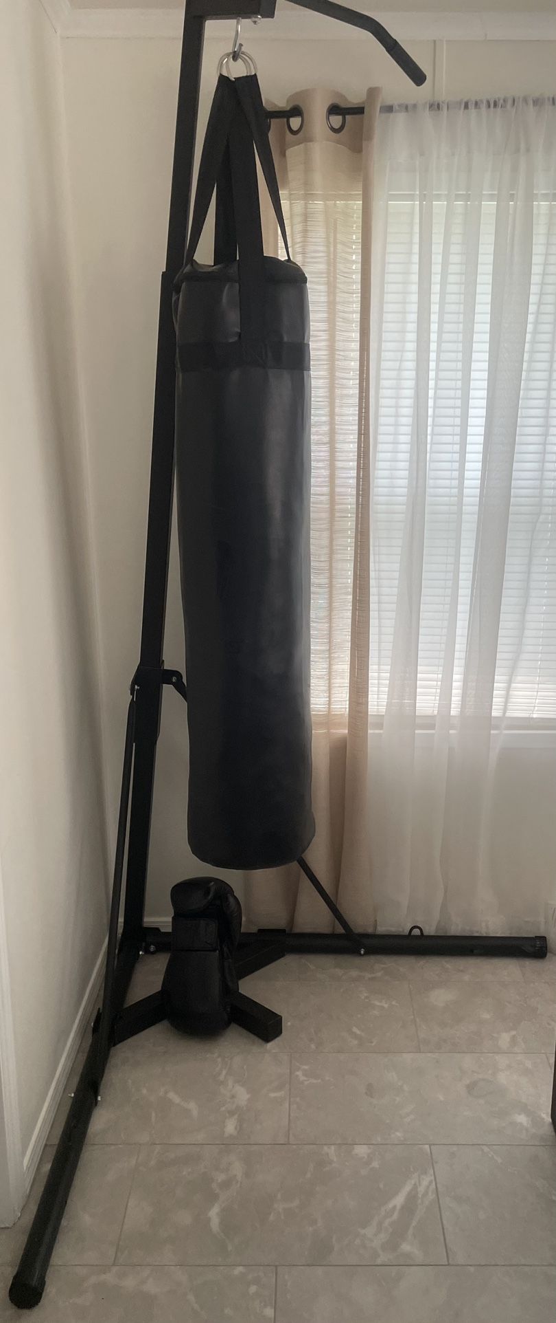 2 in 1 adjustable punching bad stand and pull up bar with punching bad and gloves included