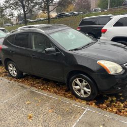 2010 Nissan Rouge Fully loaded runs great Must Sell 