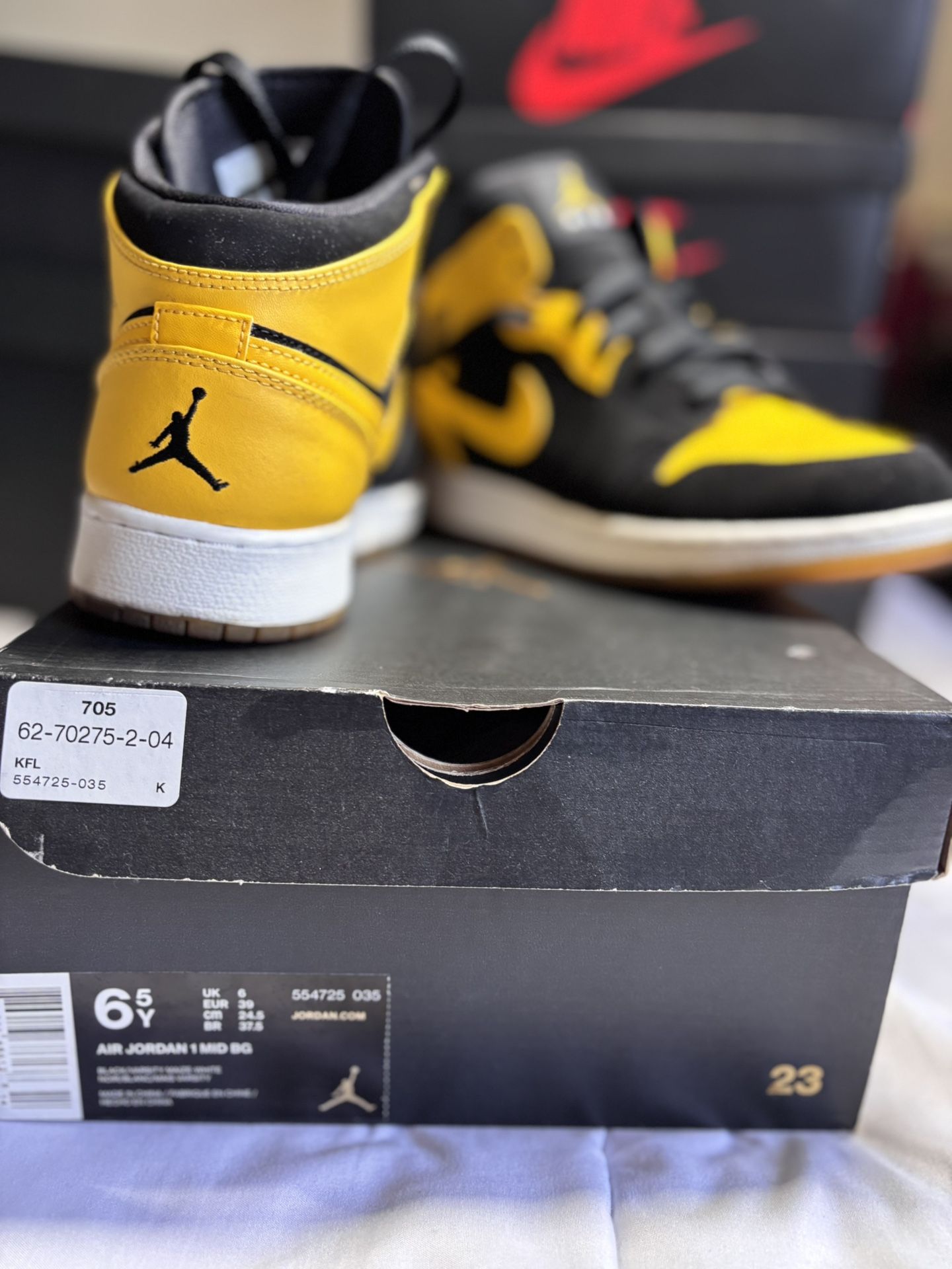 AIR JORDAN 1 MID