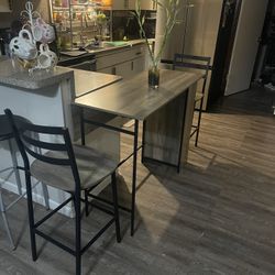 Bar Table With 2 Bar Stools