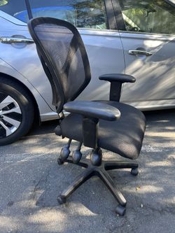 Black Adjustable Office Chair