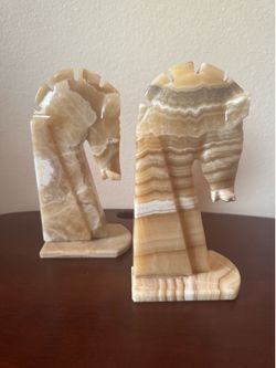 Vintage Mid-Century Hand-Carved Onyx Horse Head Sculptures - Cream & Tan Bookend/Paperweight