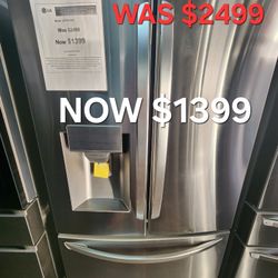 28 cu. ft. 3 Door French Door Refrigerator with Ice and Water Dispenser
and Craft Ice in PrintProof Stainless Steel
