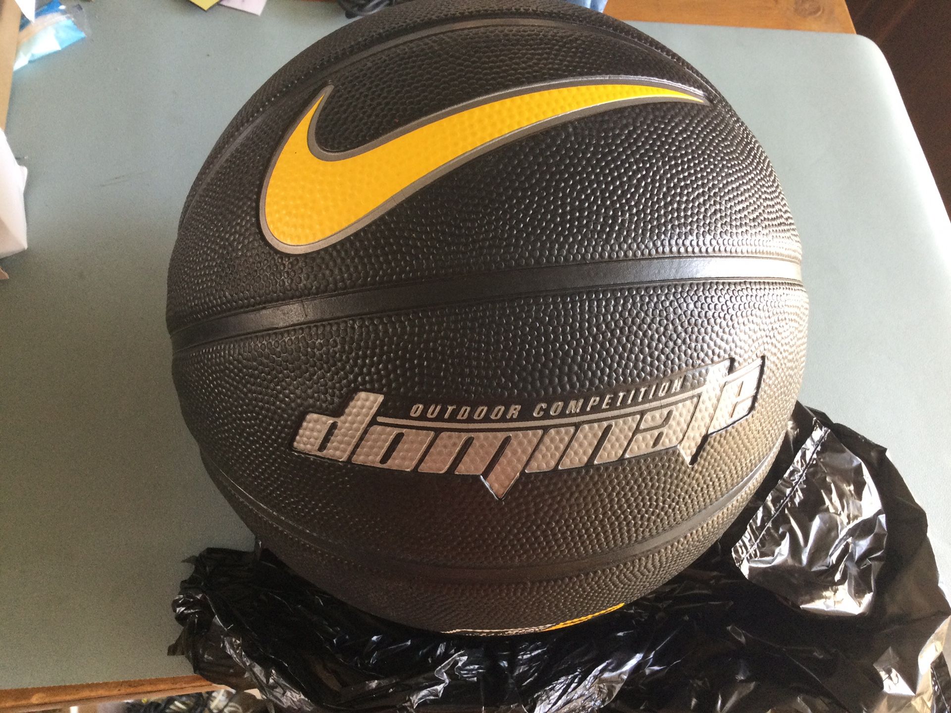 NIKE Dominate Basketball Indoor Outdoor Ball Basketball Ball. (yellow & black) Size 7. Soft-Touch Rubber. $20.00 SOUTH GATE p. Up.