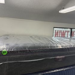 KING SIZE SIMMONS BEAUTYREST WORLD CLASS LEVEL 3 (MEDIUM) PILLOW TOP MATTRESS & BOX SPRINGS BED SET