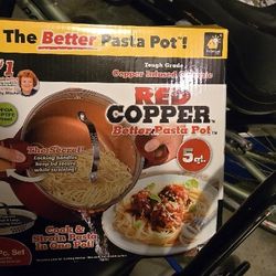 Pasta Pot With Built In Drainer New Never Used. 