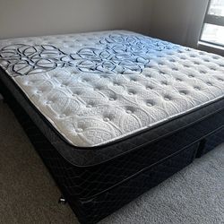 King Size Pillow Top Mattress 12"    New In A Plastic Sealed 