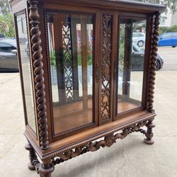 LA elegant, antique amazing well-made display case with glass shelves