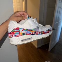 Nike Air Max 90 NIC International Flag Sneaker