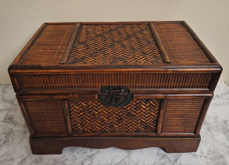 VINTAGE BROWN WOOD WICKER TRUNK WITH METAL LATCH 