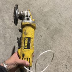 DeWalt 4-1/2 inch (115mm) small angle grinder