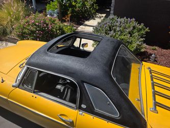 MGB HARDTOP W/ POP OUT CENTER