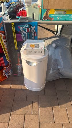 Diaper trash can