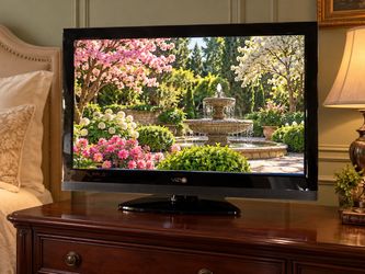 Like NEW TV Vizio 32” LED HDTV with Pedestal Stand – Model E320VP