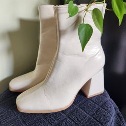Womens Boots Size 5.5