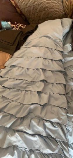 Queen blue comforter