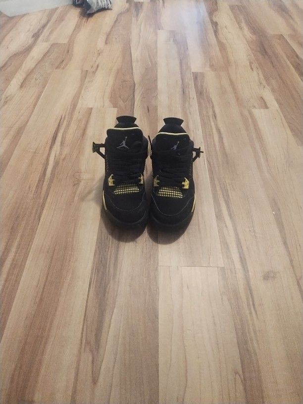 Jordan 4 Thunder
