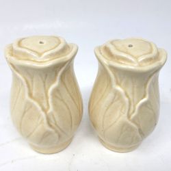 Lotus Salt Pepper Shakers Metlox Poppytrail Vintage Sand Cabbage Flower