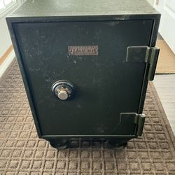 Vintage MEILINK Steel Safe