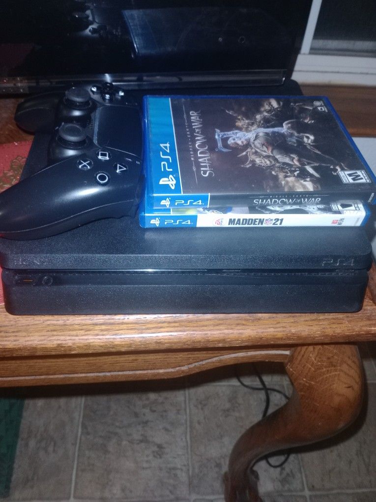 PS4 Slim 1tb With 2 Games 1 Remote